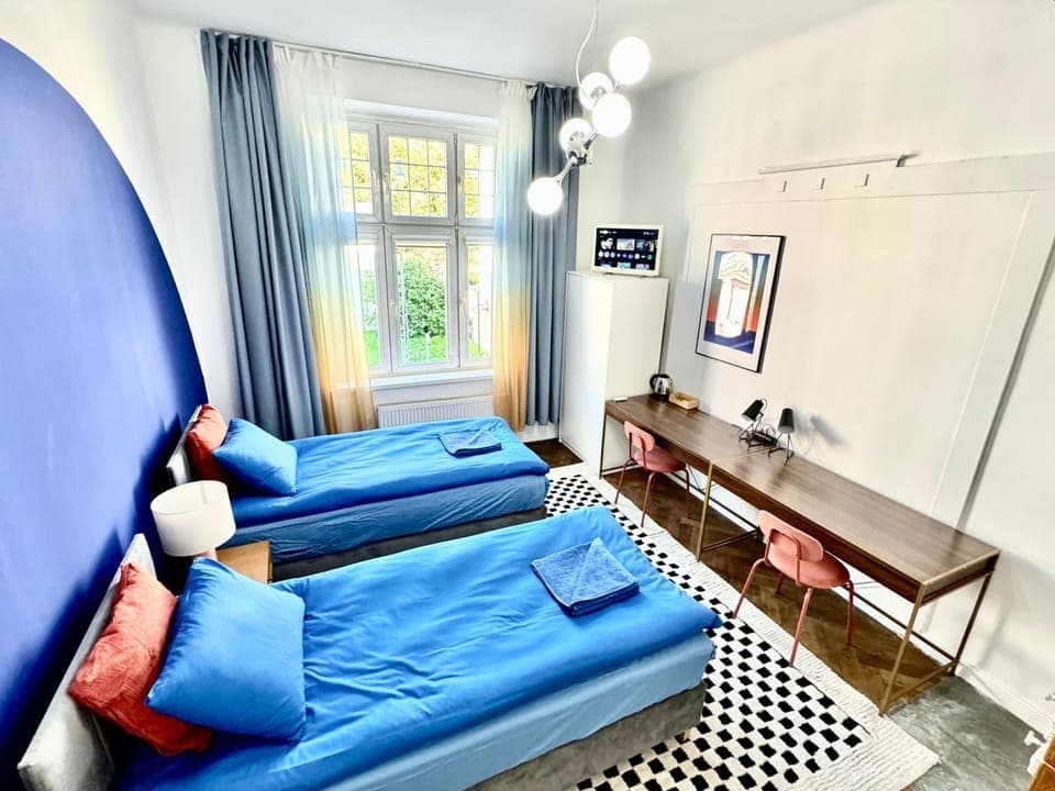 Bed, TV and multimedia, Bedroom, air conditioner