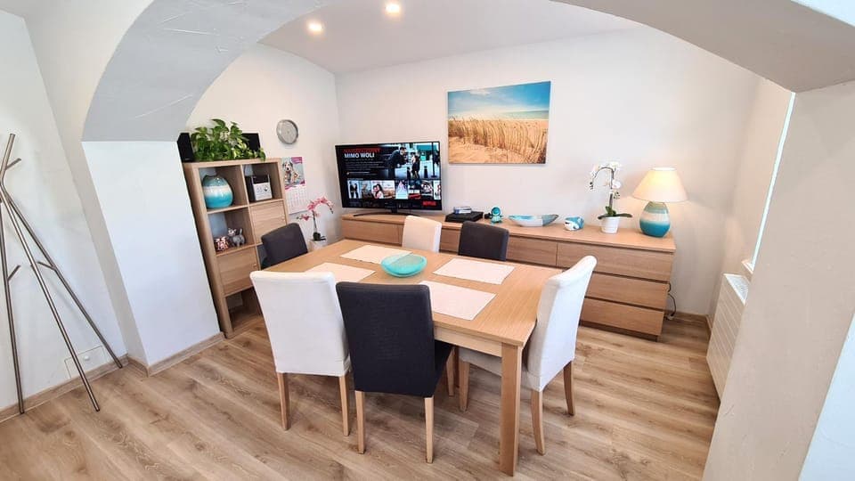 Communal lounge/ TV room, TV and multimedia, Living room