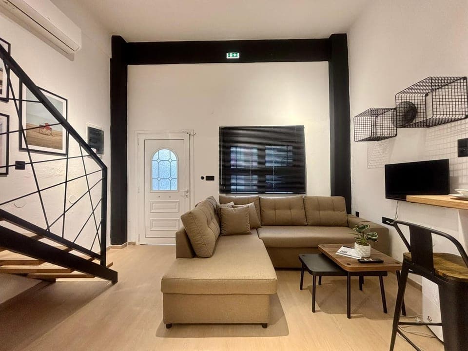 Photo of the whole room, Seating area, Bedroom