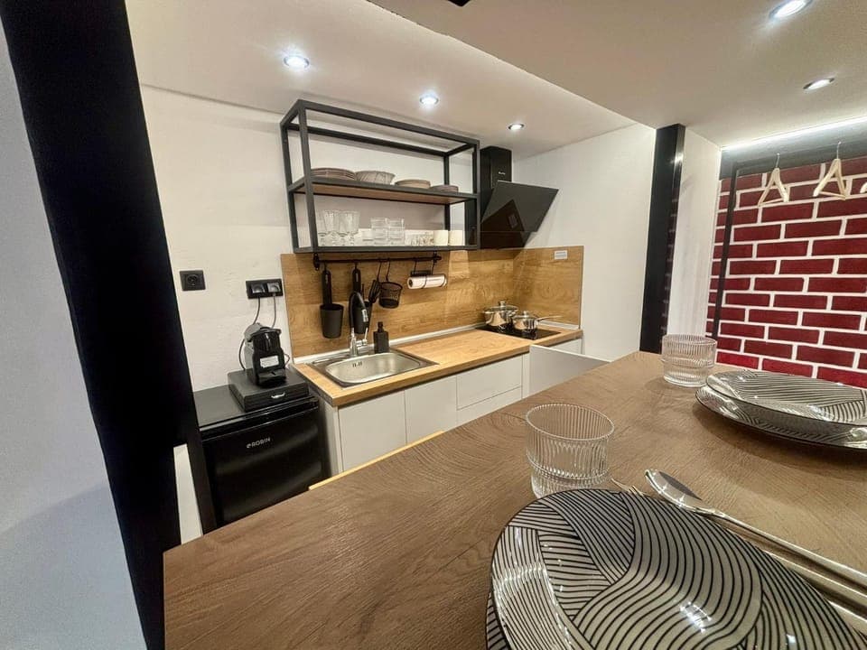 Kitchen or kitchenette, stove