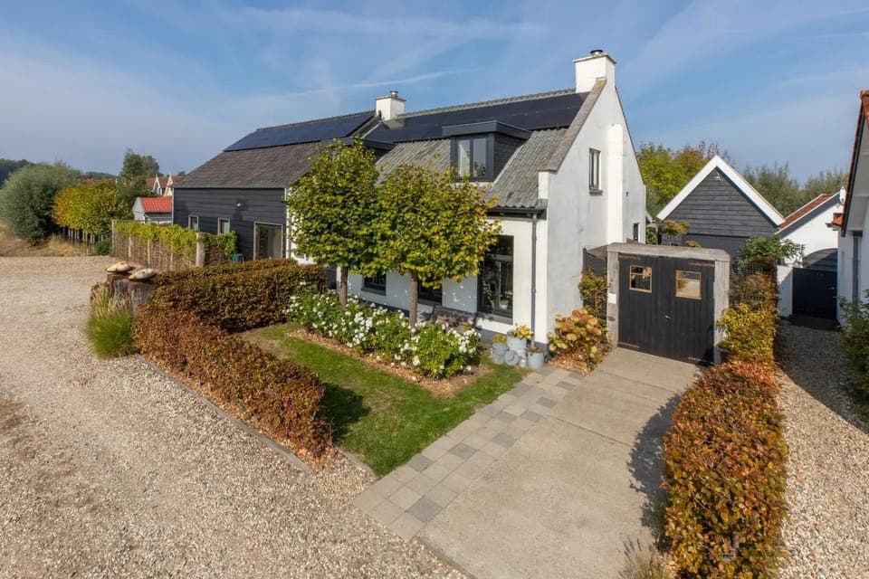 Property building, Neighbourhood