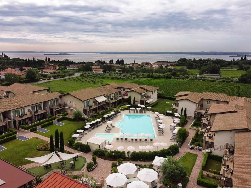 Bird's eye view, View (from property/room), Garden view, Lake view, Pool view, Swimming pool