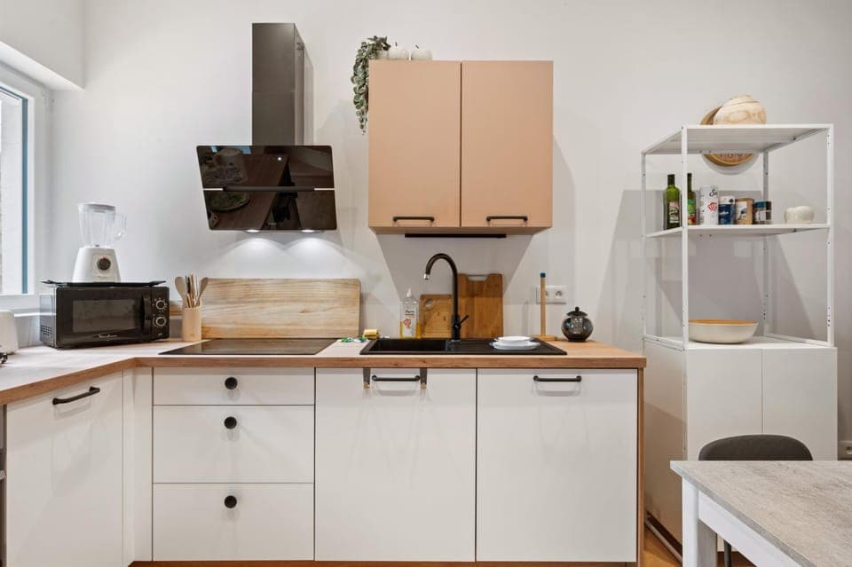 Coffee/tea facilities, Kitchen or kitchenette, dishwasher, oven, stove, toaster