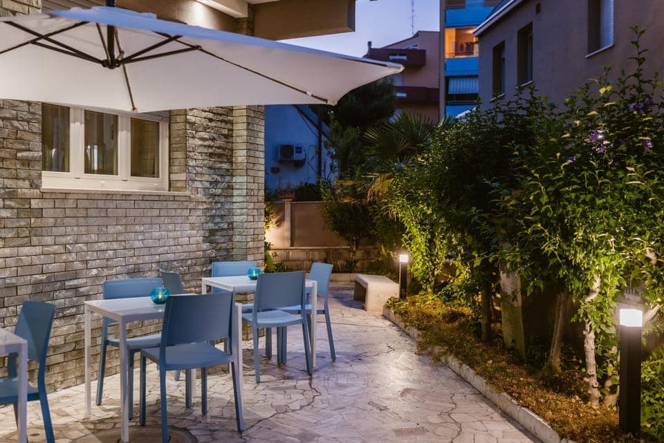 Property building, Facade/entrance, Garden, Evening entertainment, Garden view, Entertainment, Sunset