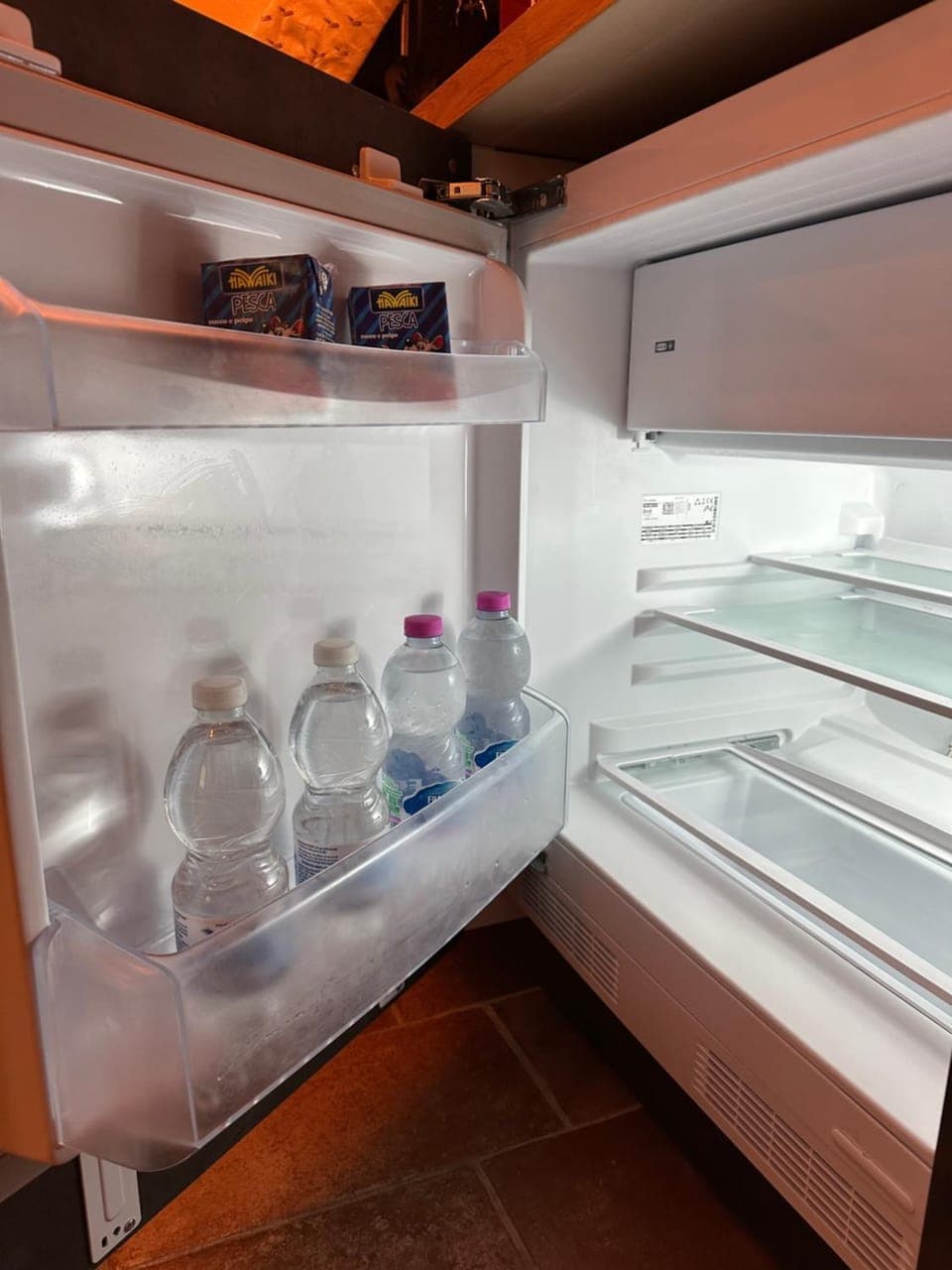 Kitchen or kitchenette, Food and drinks, minibar