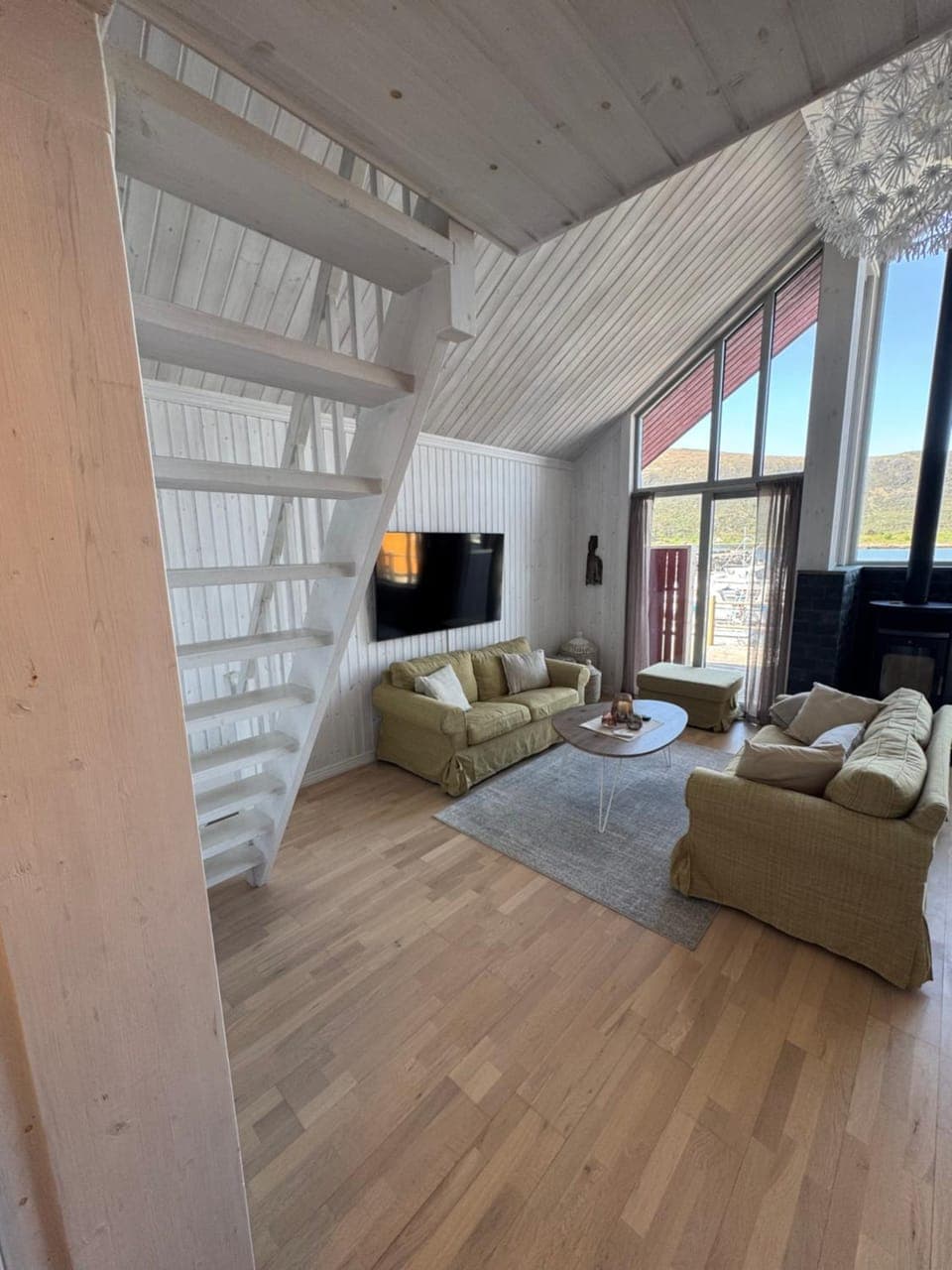 Lilleeideholmen Sjohusutleie Apartment in Lofoten