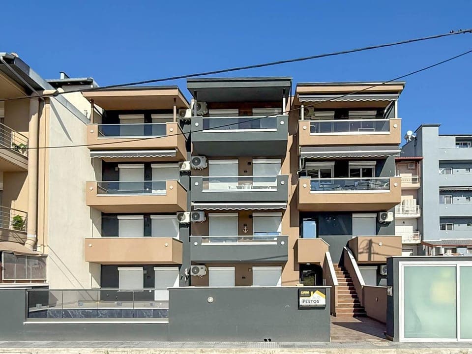 Property building, Day, View (from property/room), Balcony/Terrace