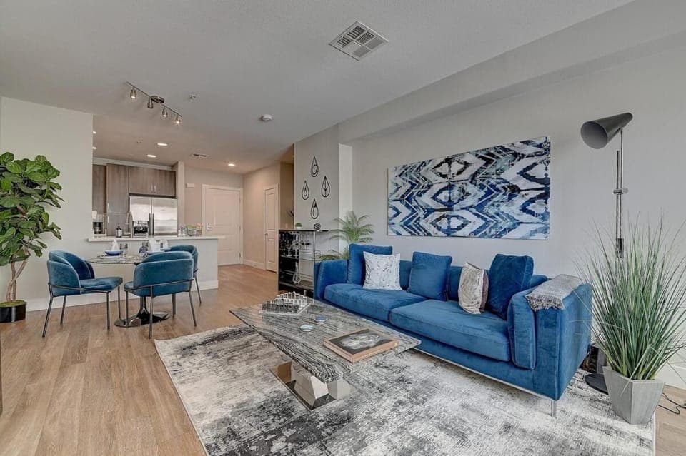 Sexy One Bedroom Apartment - Pool View & Parking Apartment hotel in Westwood