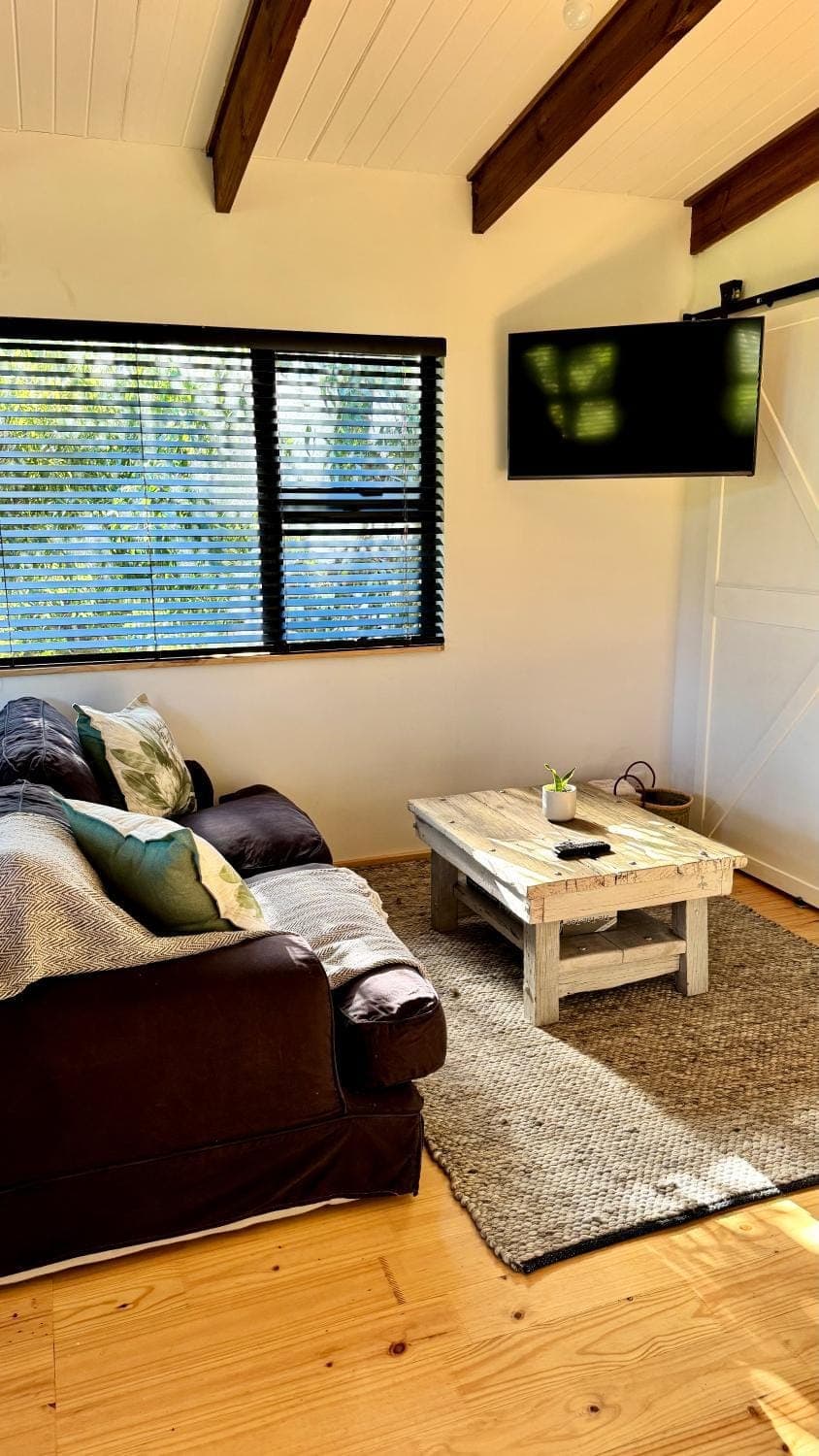 Communal lounge/ TV room, TV and multimedia, Living room, Seating area