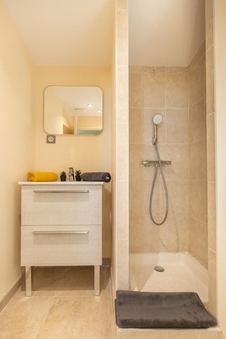 Shower, Bathroom, towels