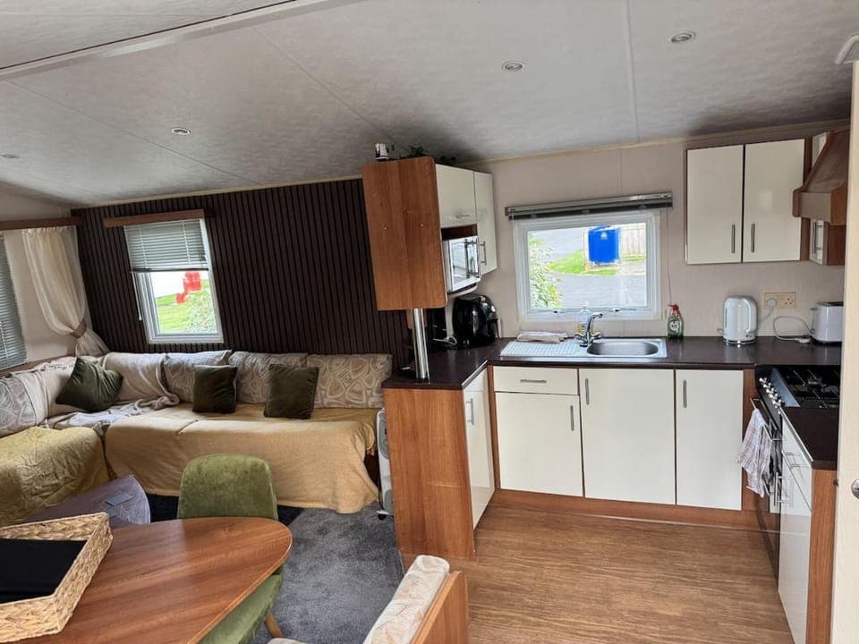 Kitchen or kitchenette, Living room