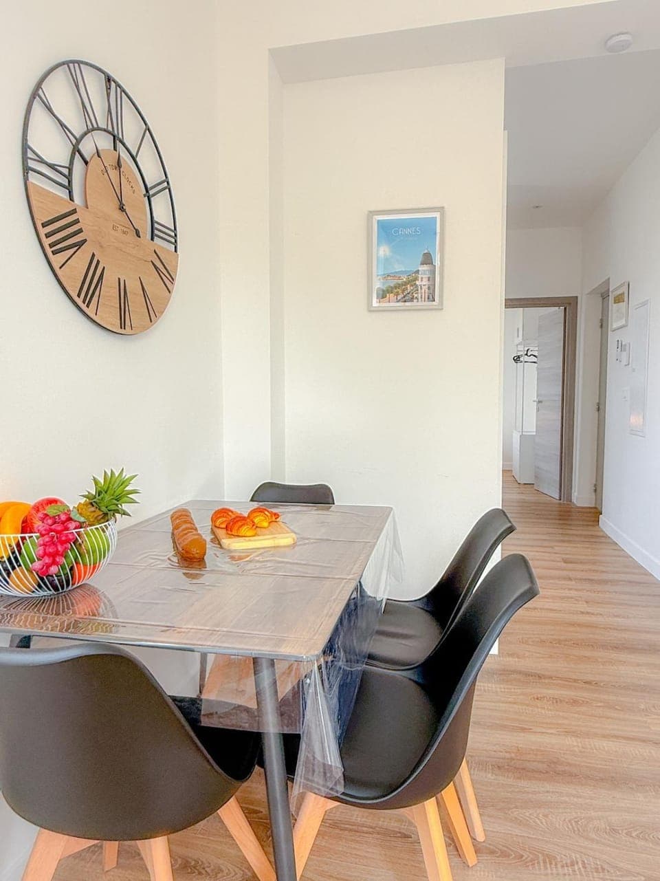 Seating area, Dining area