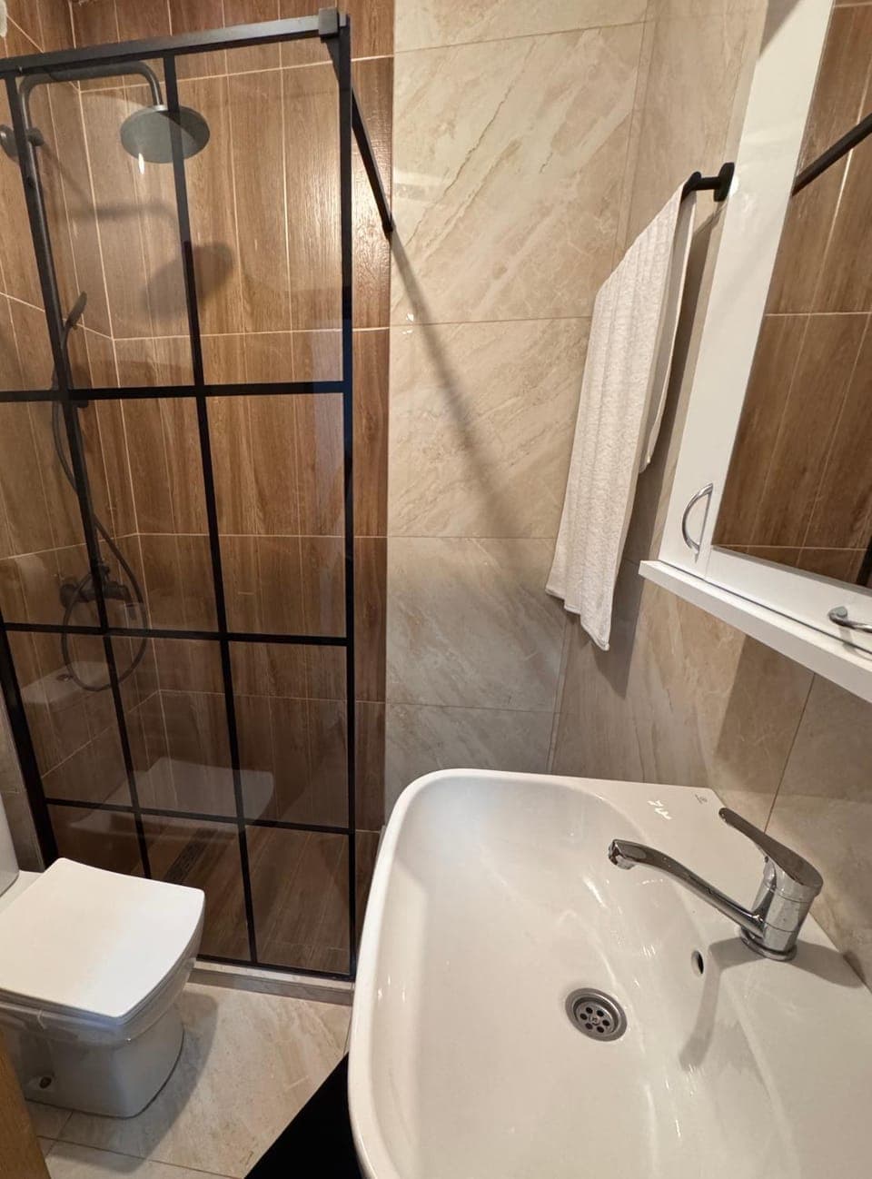 Shower, Toilet, Bathroom, towels