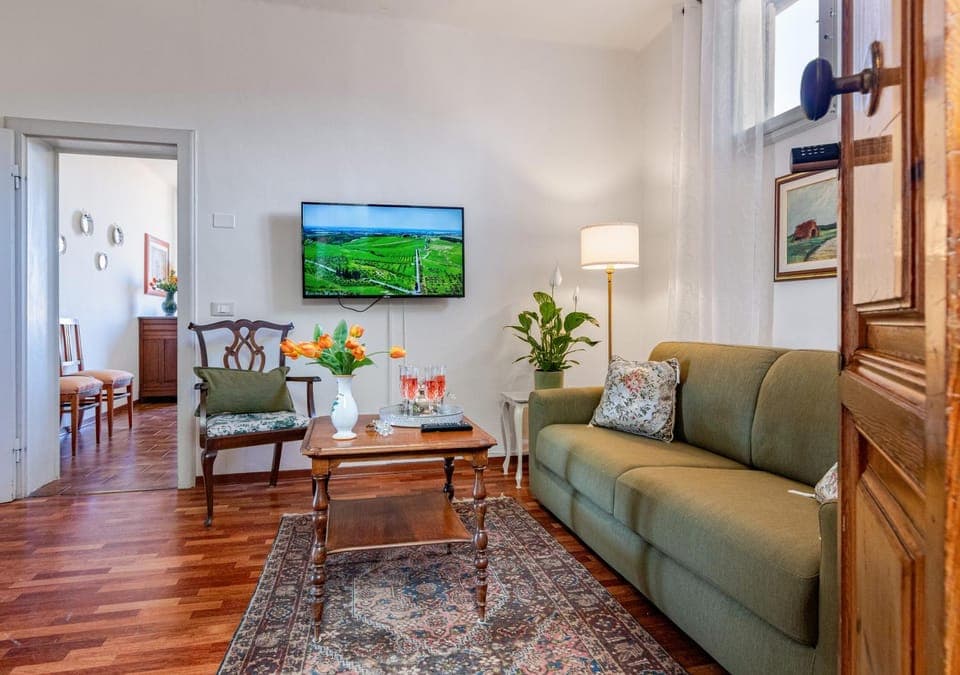 TV and multimedia, Seating area