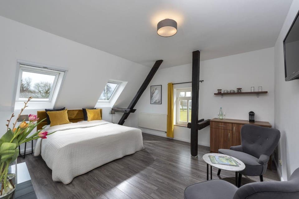 Bed, Photo of the whole room