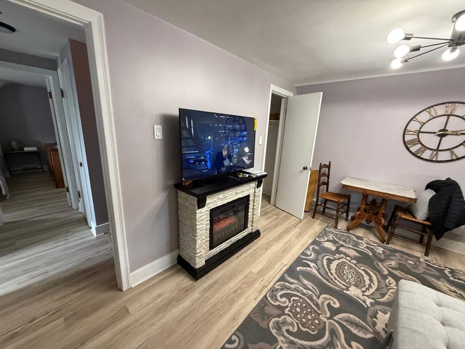 Central air, 5 minutes to Canada Apartment in Colorado