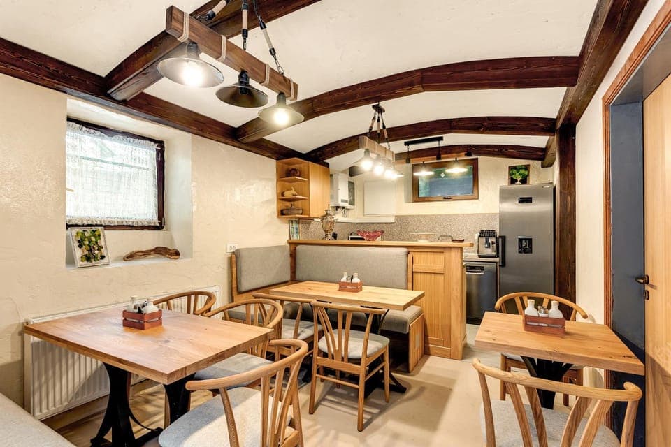 Kitchen or kitchenette, Kitchen or kitchenette, Dining area