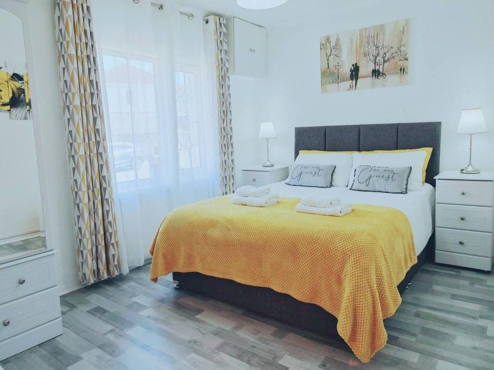 Bed, Photo of the whole room, Bedroom, wardrobe