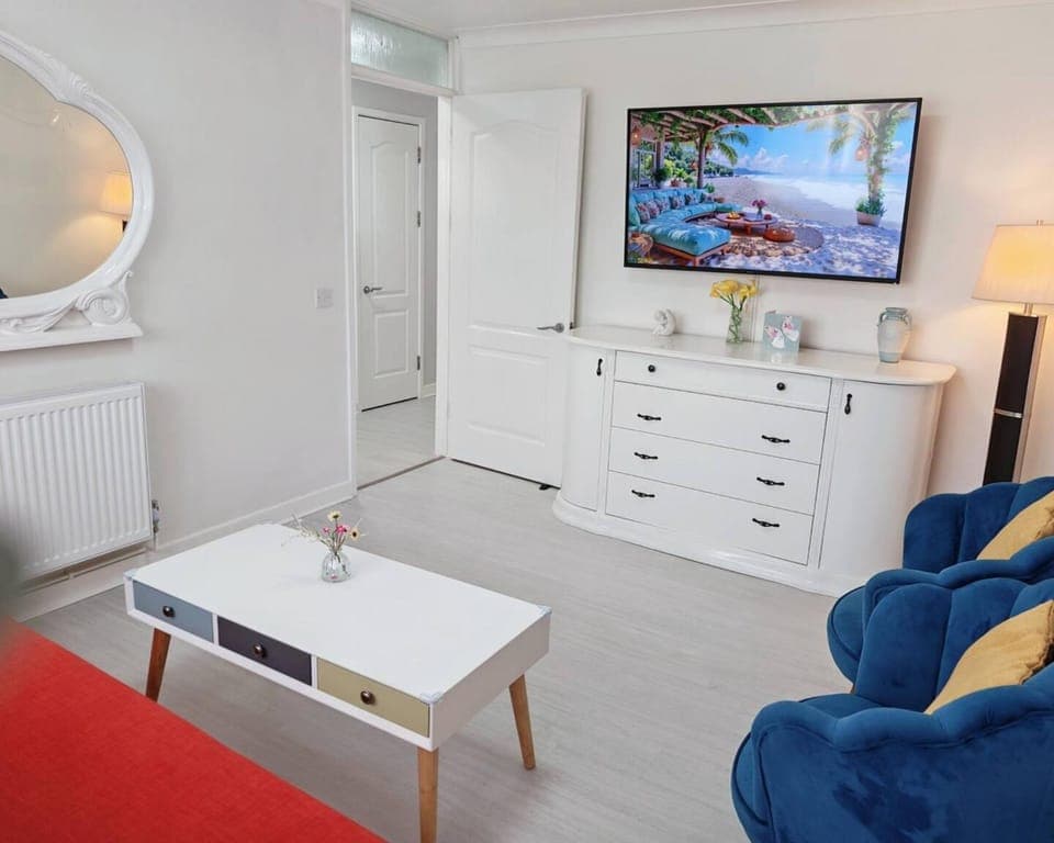 TV and multimedia, Living room, Photo of the whole room, Seating area