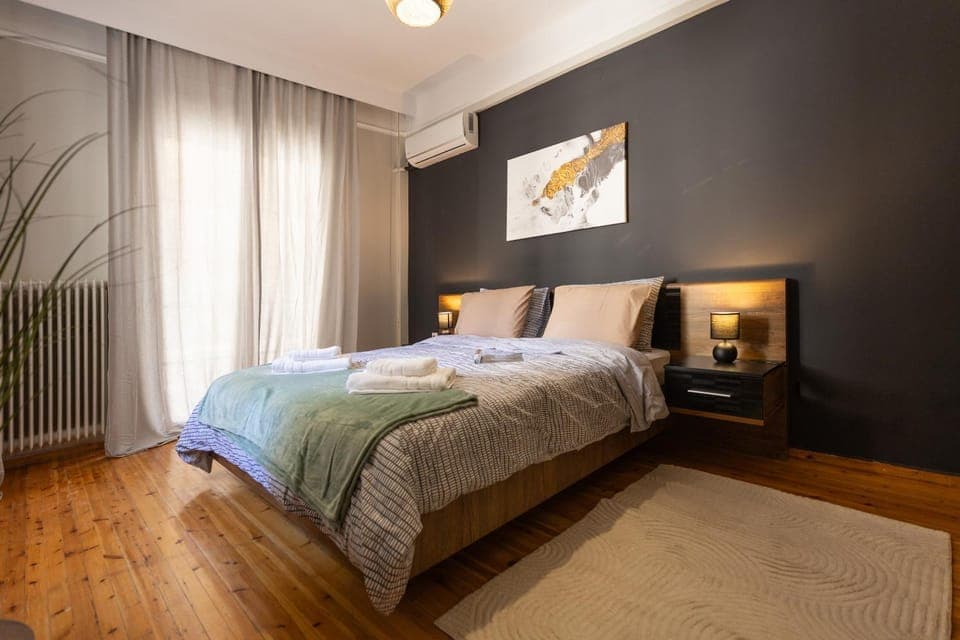 Bed, air conditioner