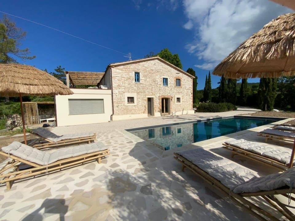 Property building, Day, Natural landscape, Pool view, Swimming pool, Public Bath, sunbed