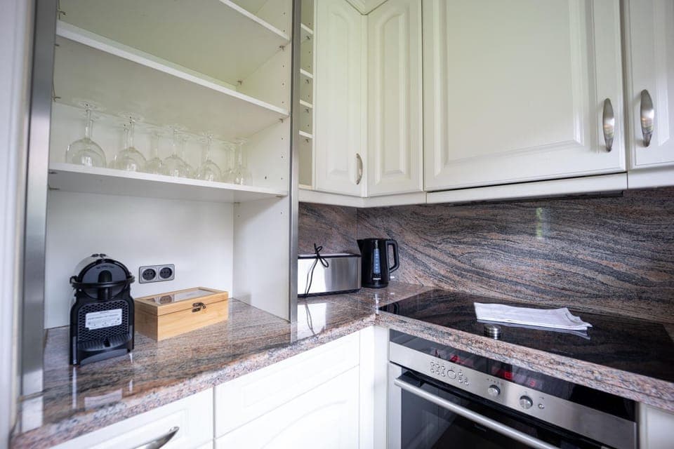 Coffee/tea facilities, toaster