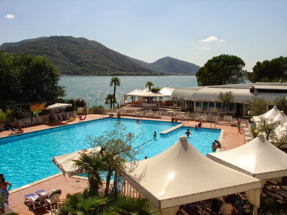Lake view, Swimming pool