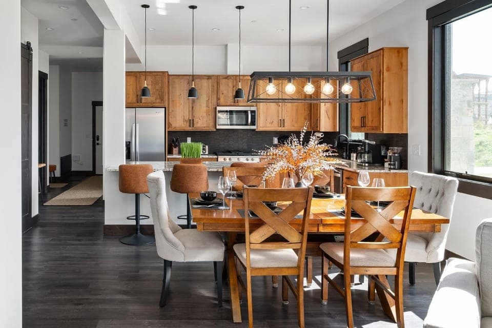 Kitchen or kitchenette, Food and drinks, Seating area, Dining area, Food, stove