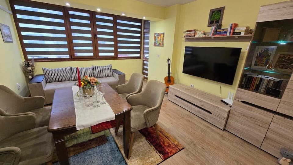 TV and multimedia, Living room, Seating area, Dining area, Evening entertainment