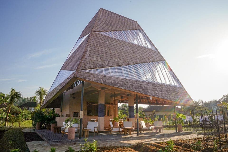 Property building, Restaurant/places to eat, Lobby or reception