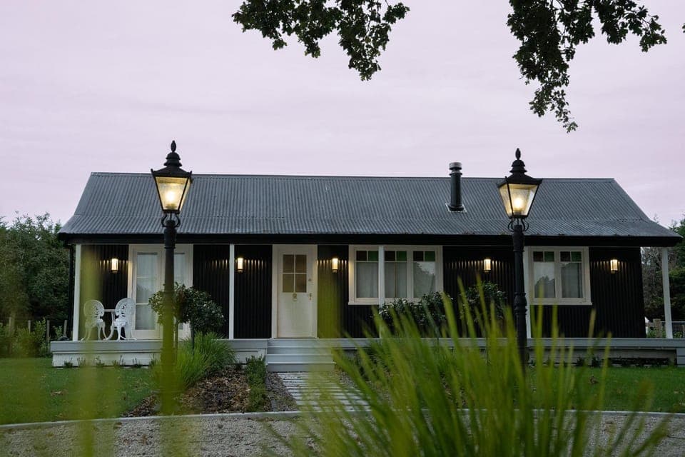Property building, Day, Garden, Garden view
