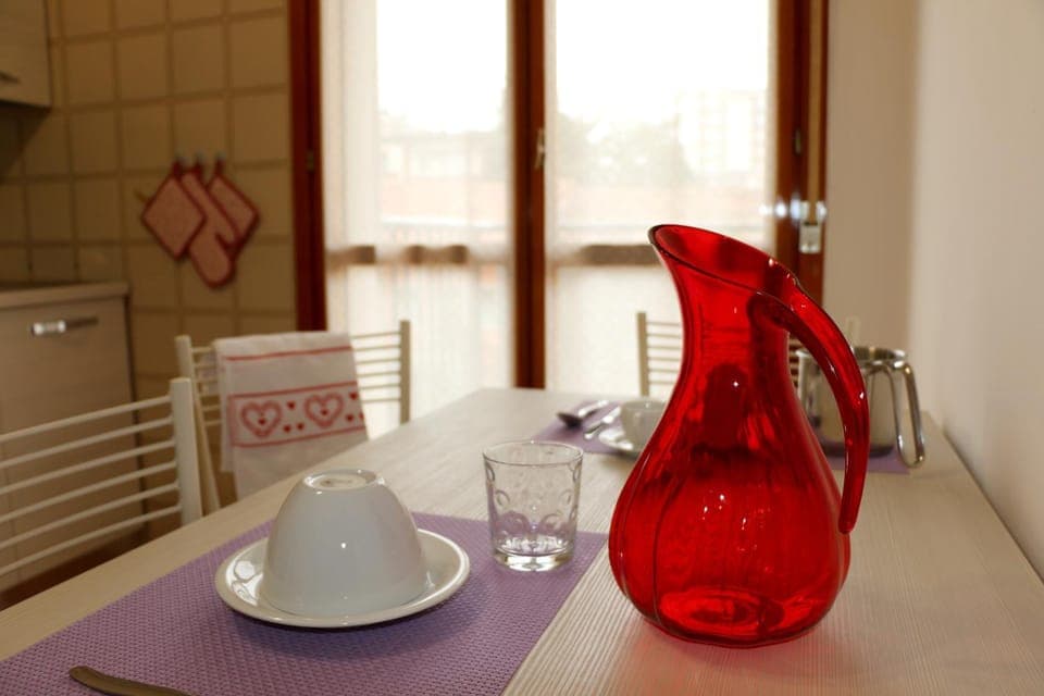 Kitchen or kitchenette, Food and drinks, Food and drinks