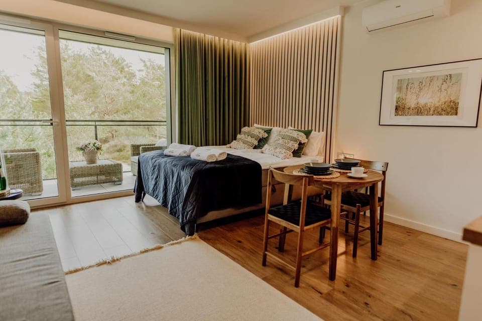 Bed, Living room, Photo of the whole room, Dining area, Bedroom