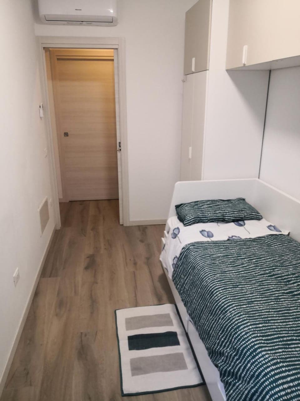 Bed, Photo of the whole room, Bedroom, air conditioner