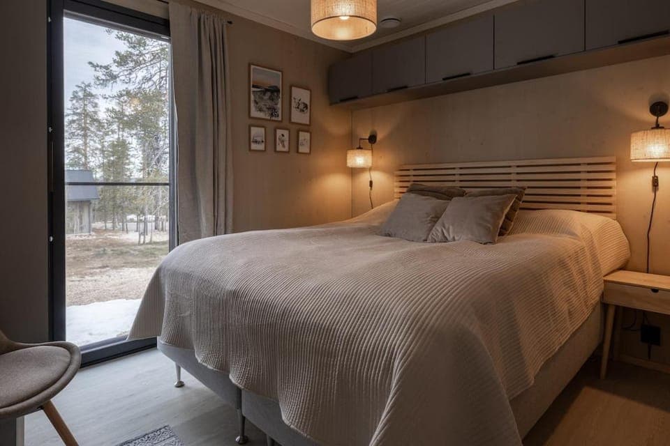 Bed, Photo of the whole room, Bedroom