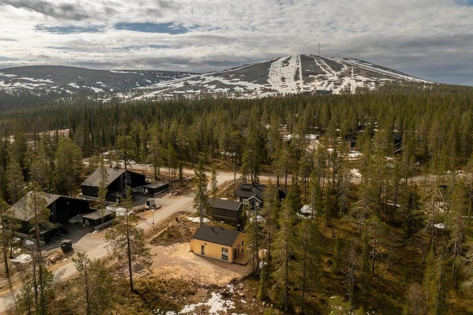Property building, Day, Natural landscape, Bird's eye view, Mountain view