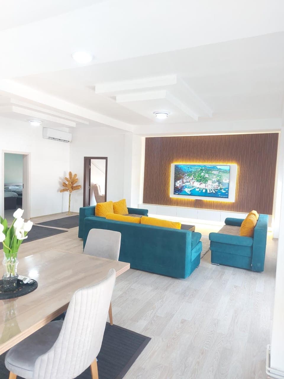 Seating area, Dining area