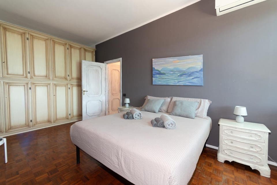 Bed, Photo of the whole room, Bedroom, wardrobe