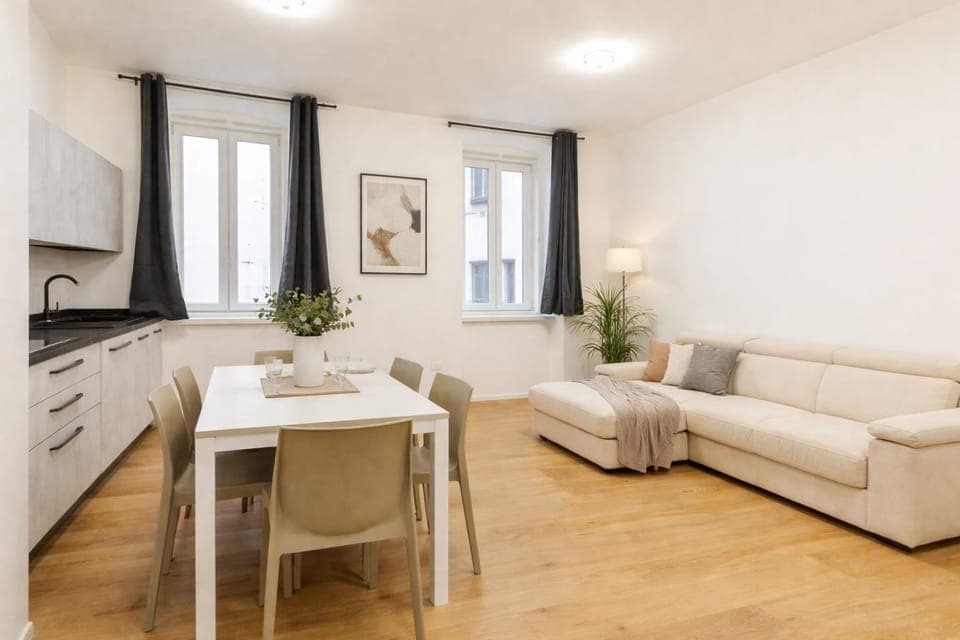 Kitchen or kitchenette, Living room, Seating area, Dining area