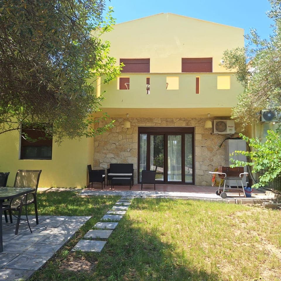 Property building, Day, Balcony/Terrace, Balcony/Terrace, Garden view