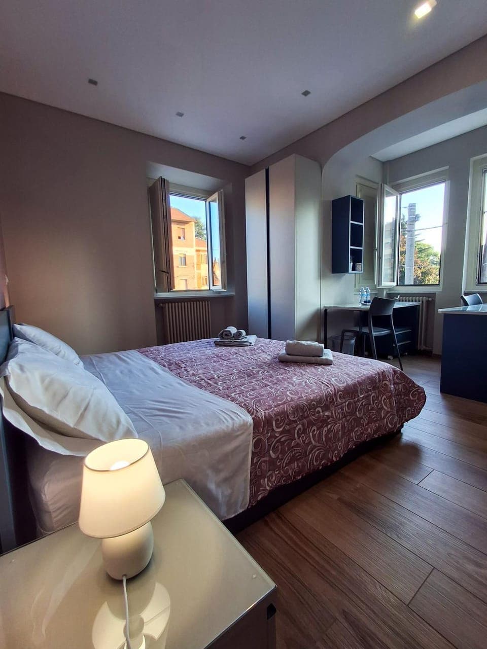 Bed, Photo of the whole room, Seating area, Bedroom