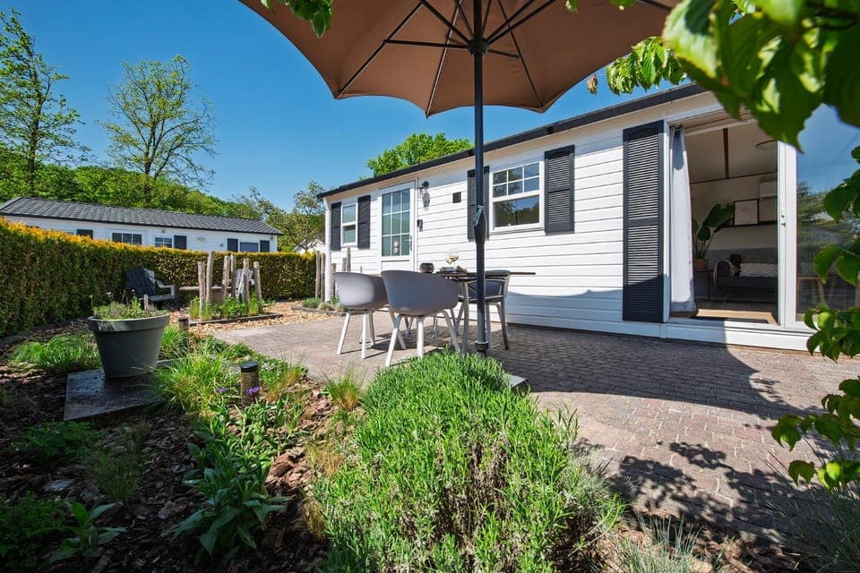 Property building, Patio, Spring, Day, Garden, Garden view