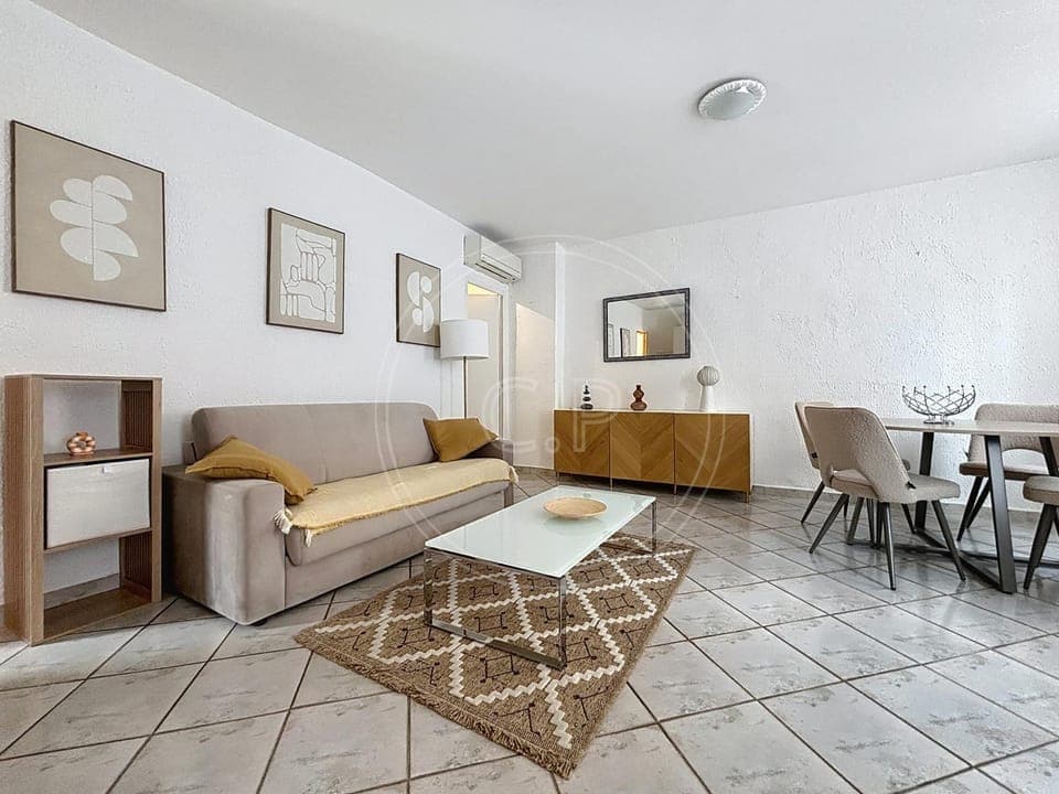 Living room, air conditioner