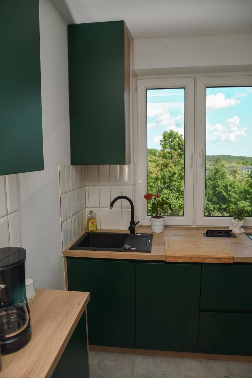 Coffee/tea facilities, Kitchen or kitchenette, dishwasher, kitchen, kitchen