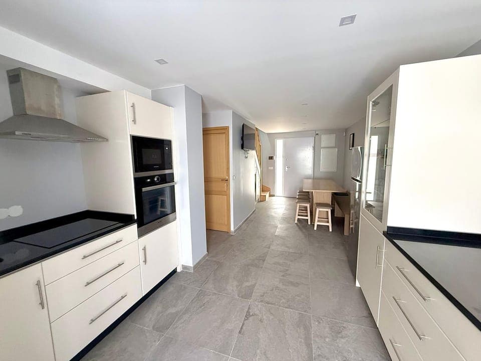 Dining area, oven, kitchen