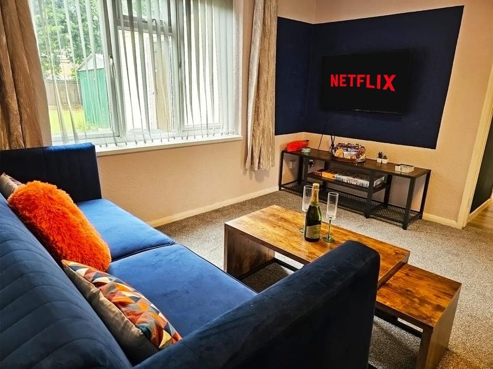 Communal lounge/ TV room, Game Room, TV and multimedia, Living room, Seating area, Evening entertainment