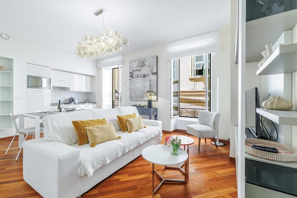 TV and multimedia, Kitchen or kitchenette, Living room, Seating area