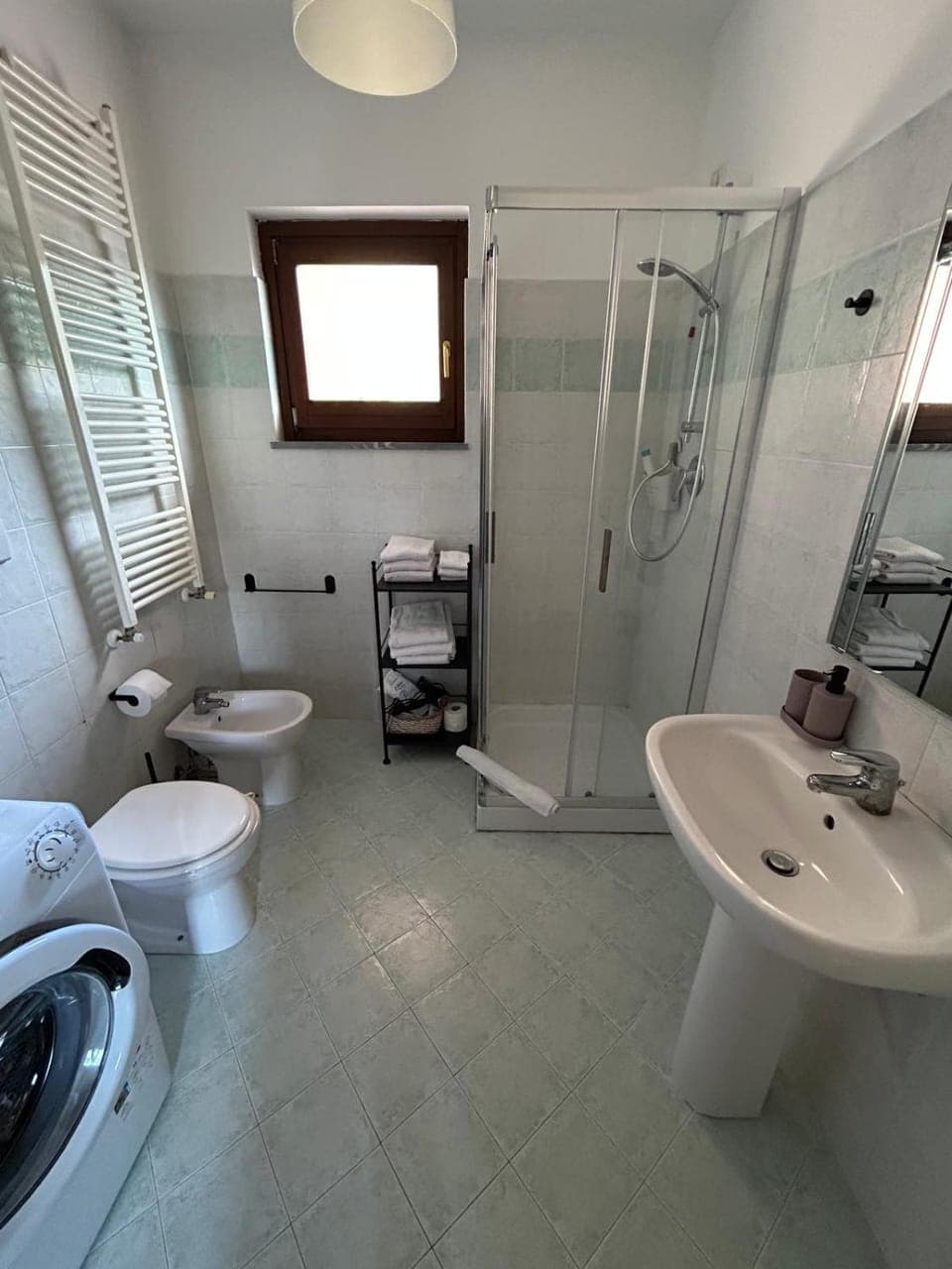 Shower, Bathroom, towels, washing machine