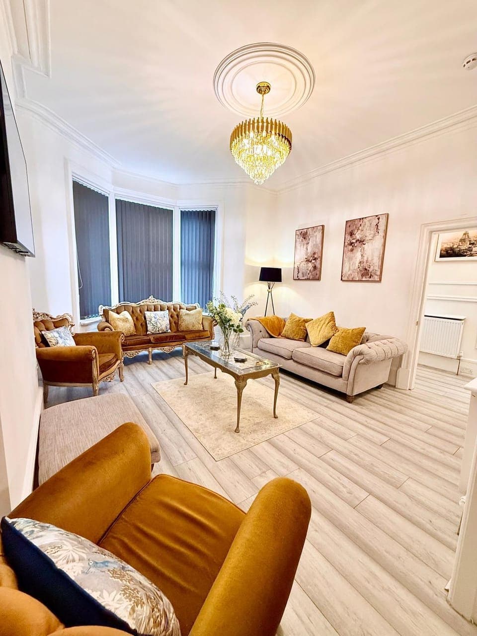 Living room, Seating area