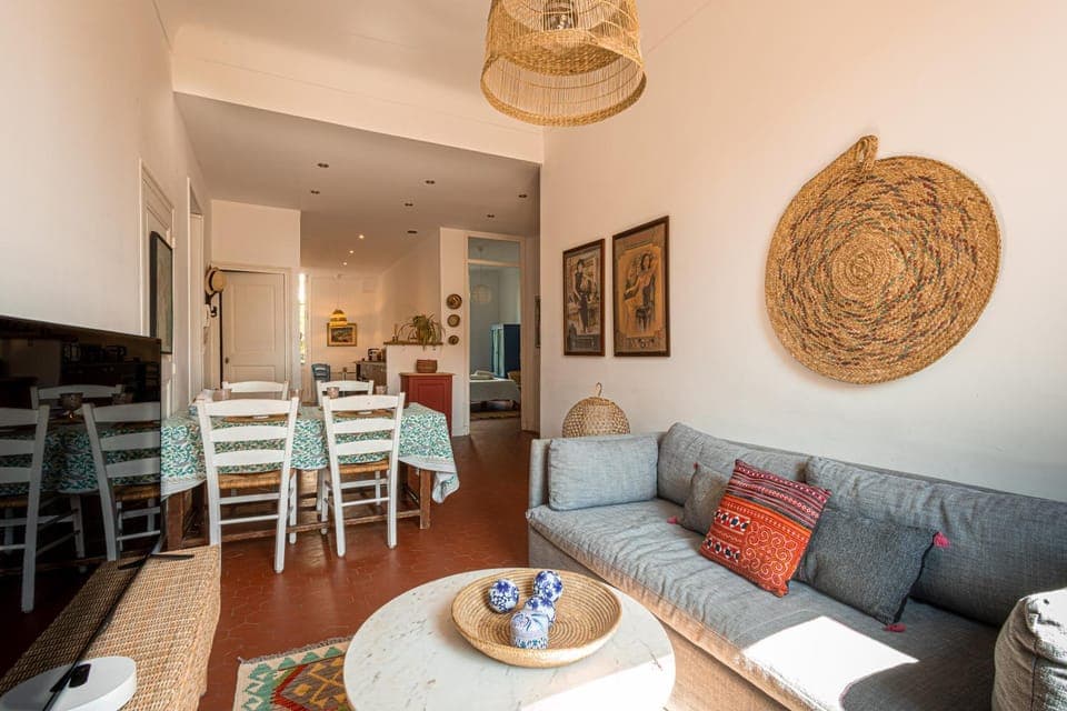 Nearby landmark, Spring, TV and multimedia, View (from property/room), Living room, Seating area, Dining area, City view, Landmark view, Street view, heating, internet